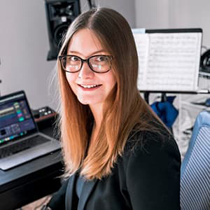 Headshot of Jessica Jewell as published in Voyage Denver in January 2022