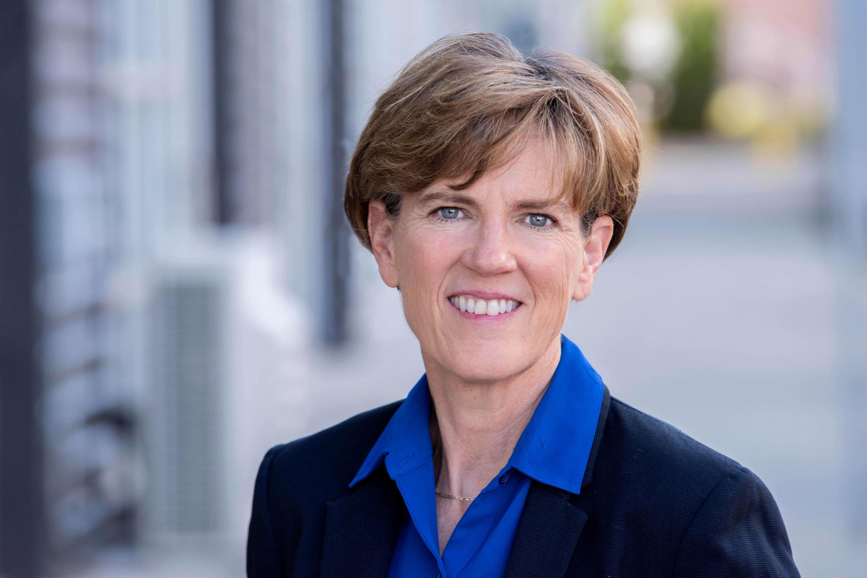 Maureen Melonis Headshot